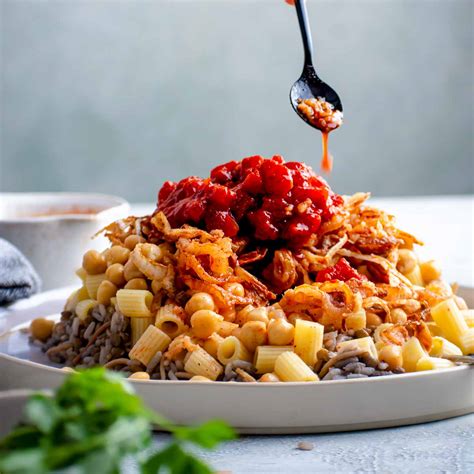  Koshari;  herkullinen ruokaelämys täynnä makuja ja rakenteita!